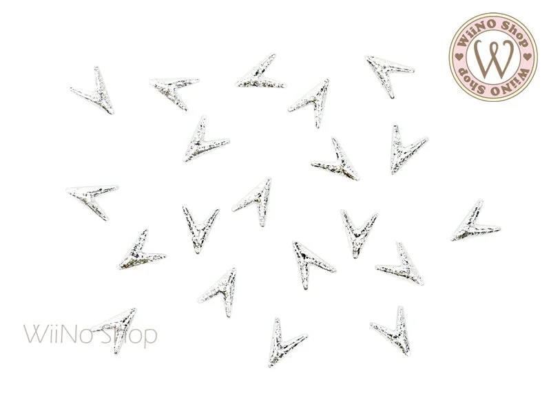 Mirror-effect nail glitter-Silver Textured Arrowhead Metal Studs - 10 pcs